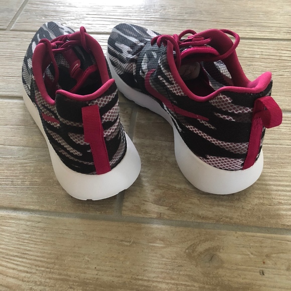 NWOB Nike Roshe Run Flight Weight - Picture 3 of 5